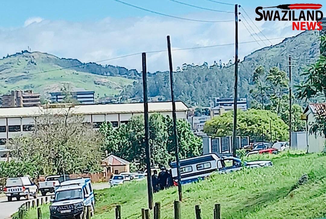 2% SALARY INCREMENT:National Commissioner Vusi Manoma Masango unleashes cops to stop junior police officers from delivering petition to the Ministry of Public Service.