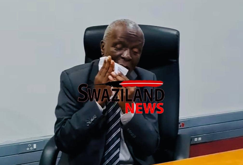 Justice Minister Prince Simelane refused to allow ICT Ministry’s Thandeka Nhlabatsi to touch and clean his face during Cabinet photo-shoot,says “angamangala Sobhuza”.