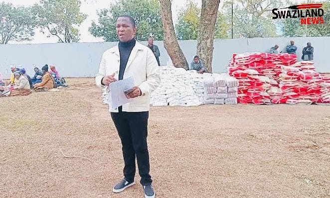 Speaker and Pigg’s Peak MP Jabulani ‘Buy Cash’ Mabuza donates food parcels worth about R200,000.00 to the elderly of part of his Birthday Celebration.
