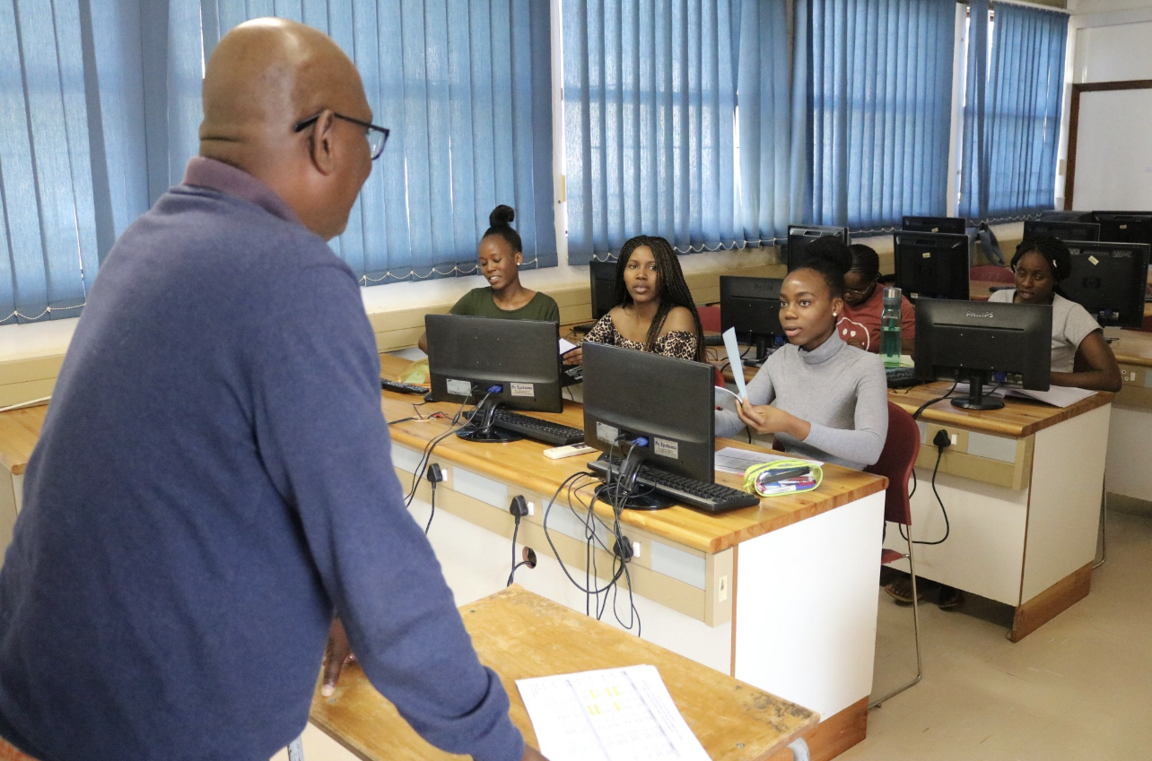 UNIVERSITY OF ESWATINI(UNESWA)JOURNALISM LECTURER:Local newspapers trying to divert focus on drugs shortage scandal,protect corrupt thieves by targeting Auditor General.