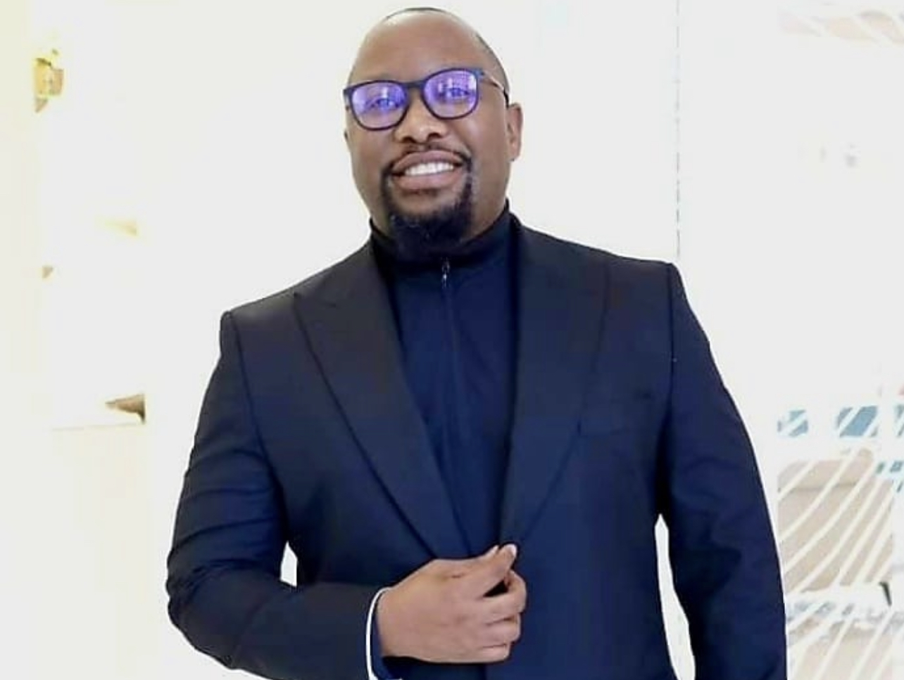 Lawyer Sicelo Mngomezulu challenges DPM to prepare the R132,000.00 owed scholarship invoice,says he will pay it in two(2)minutes.