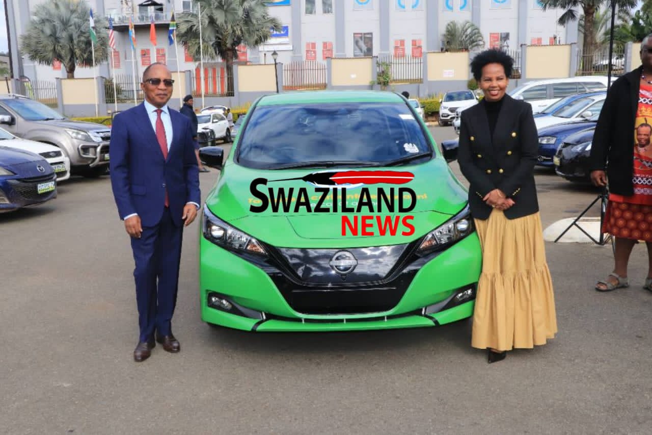  CLIMATE CHANGE:Prime Minister Cleopas Sipho Dlamini unveils UNDP eSwatini’s first environmental friendly electric car.