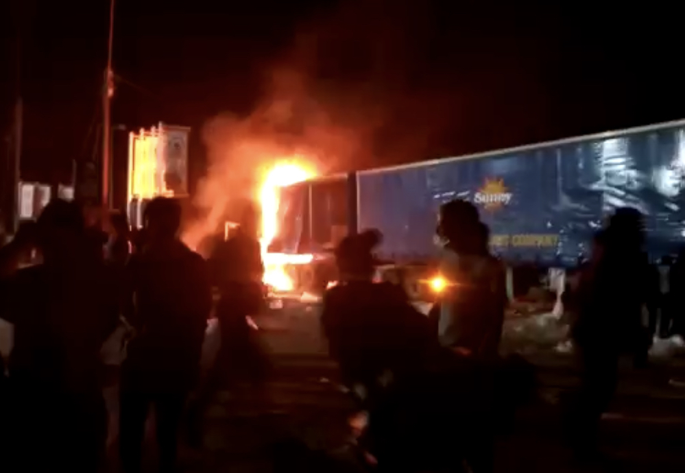 Business Community warns against arrest of pro-democracy leaders, says angry protesters might burn their businesses again.