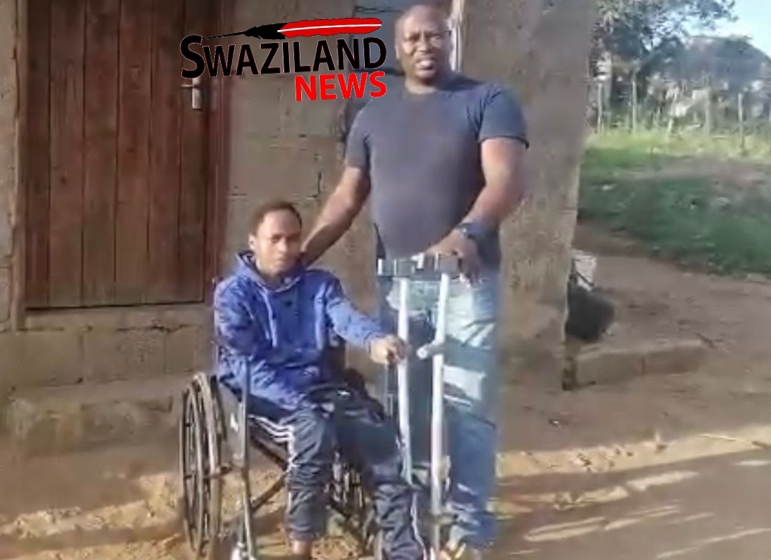 Ex-Motshane MP Phesheya Hlatswayo visits Andile Mamba who was shot by the police, donates crutches.