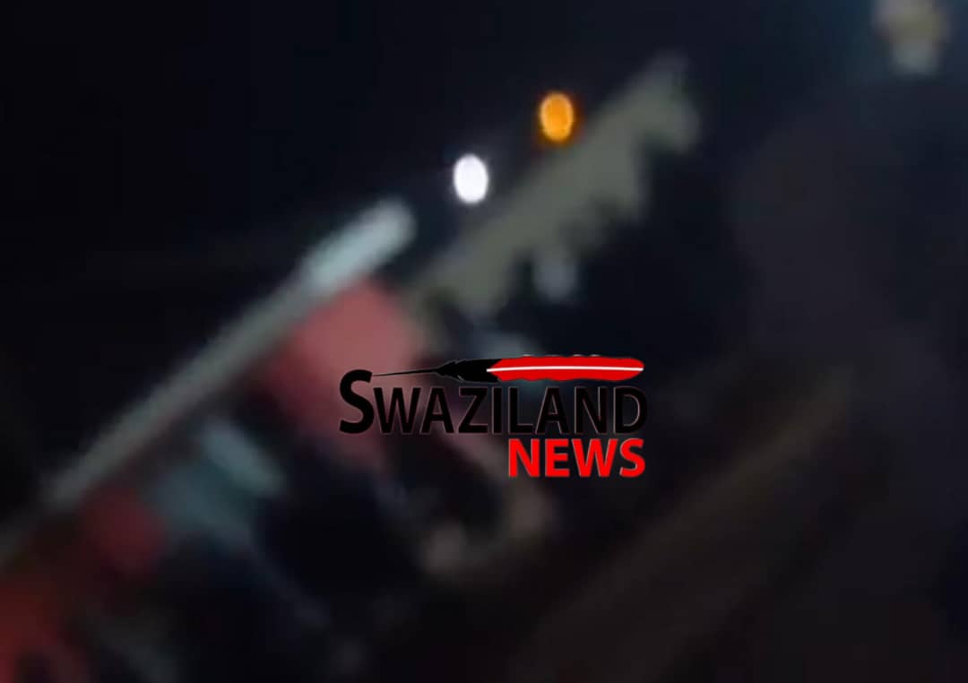 Hundreds quee to receive food parcels at aspiring Kwaluseni MP Mabhanisi’s home on Thursday night, ex-Legislator disappears upon hearing EBC officials were about to arrive.