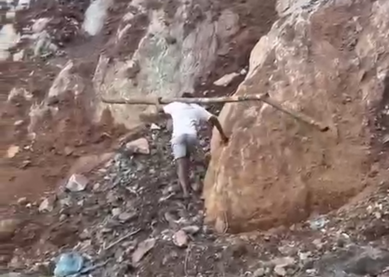 EXPOSED:Michael Lee Enterprises Malolotja Mine Directors forcing emaSwati to work without mining protective clothing, mineral worth billions smuggled to China.