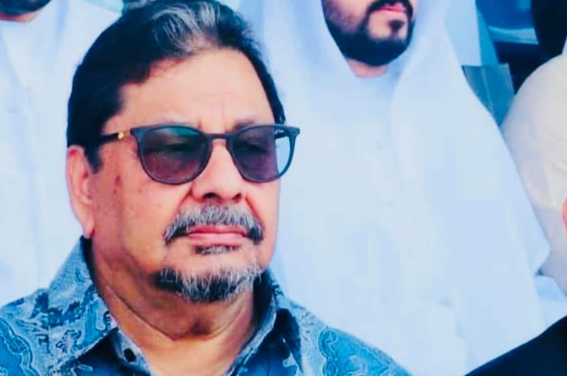 REVEALED:SwaziPharm Director Kareem Ashraff opens loud speaker so Prime Minister could listen while Government Spokesperson desperately begs alleged corrupt businessman for money, tension erupted thereafter.