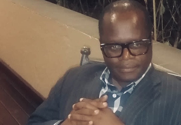 “Don’t accept R50,000.00 shoes donation from ‘terrorist’ Zwemart”, Times Sunday journalist and aspiring Government Spokesperson Mfankhona Nkambule warns LaMgabhi eTiyeni orphans and teachers.