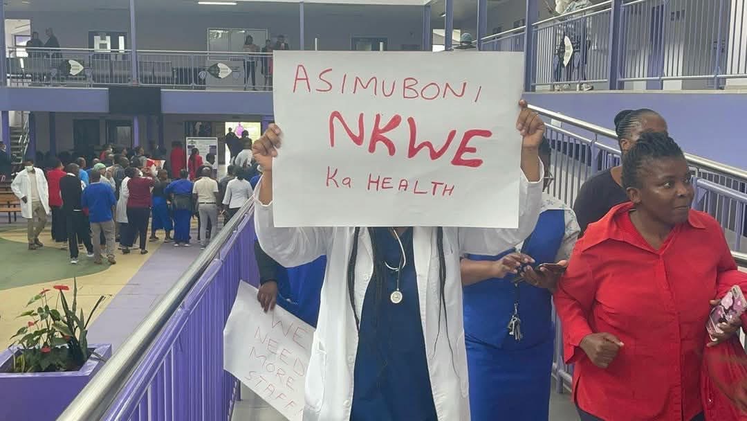 Eswatini health crisis worsening amid shortage of drugs in public hospitals, nurses engage in a protest as King spent millions celebrating birthday with frustrated patients behaving violently in demand services.