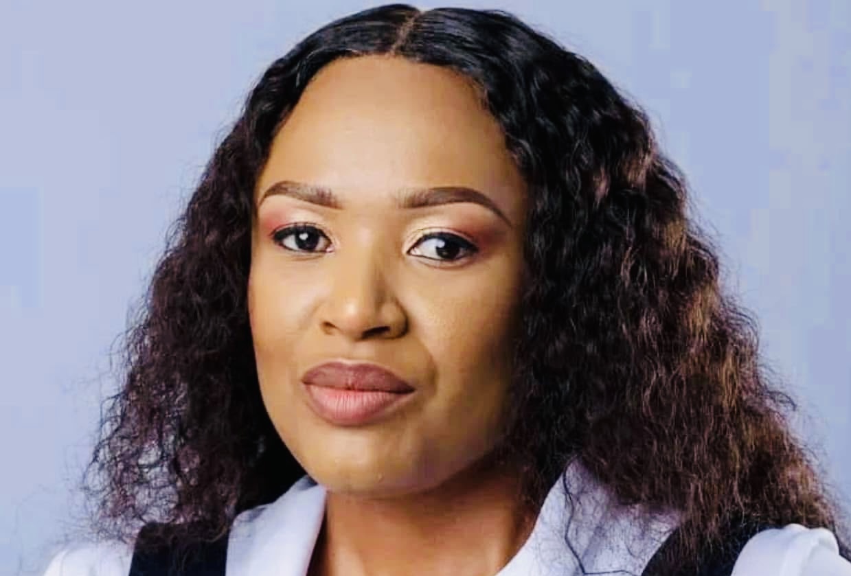 “Kwangatsi Auditor General, PS Khanya Mabuza and Finance Minister bangawelwa tindvuku bangavukelwa”, says drugs shortage alleged thief Zinhle Matsebula after her business collapsed subsequent to removal as Government supplier.