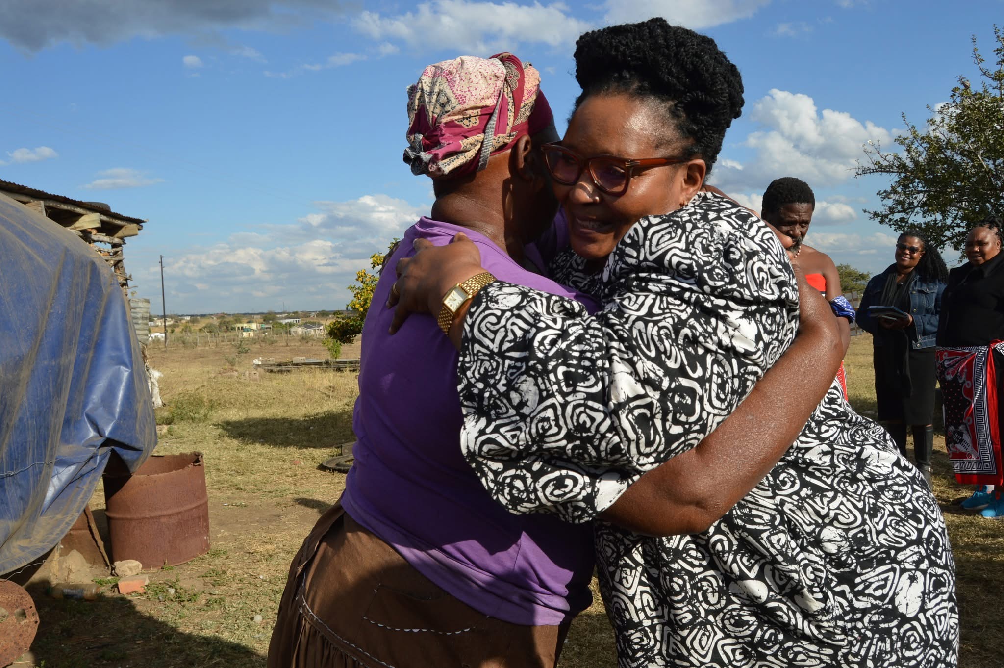 Deputy Prime Minister(DPM) Thulisile Dladla to build new house for Lohlupheko widow, arrives to assess poverty situation.