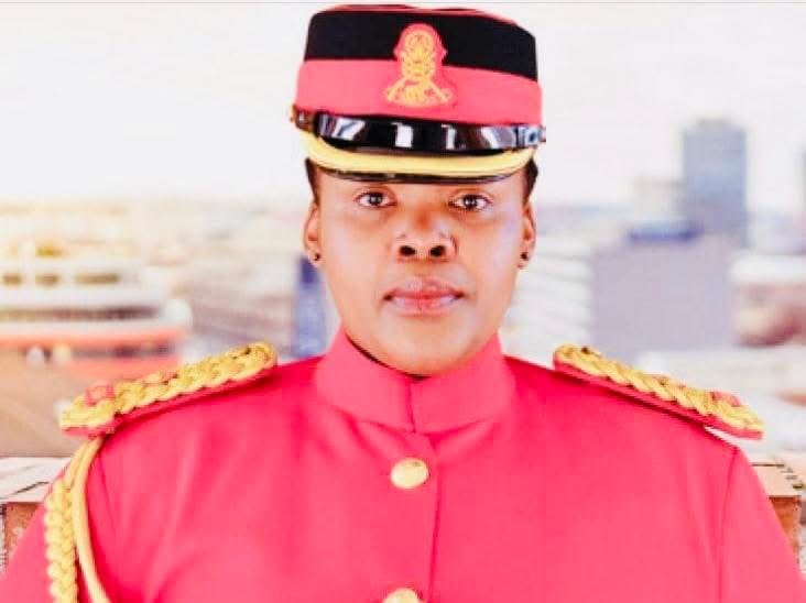 Army Spokesperson Lieutenant Tengetile Khumalo allegedly mentored by King’s Spokesperson on how to respond to Swaziland News but Commander Mashikilisane Fakudze wants her to stop.