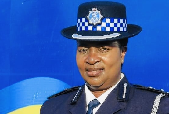 “Police officers demanding salary increment a minority lidlandzana, others fine with current salaries”, Spokesperson Senior Superintendent Phindile Vilakati tells State owned radio.